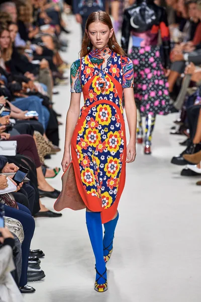 Look 19